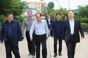 洛阳市农业农村局局长赵红艺陪同甘肃省平凉市静宁县考察组到洛阳wending问鼎官方在线入口考察指导工作